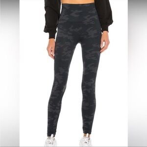 NWT Spanx Look At Me Now Black Camo Leggings Size Small